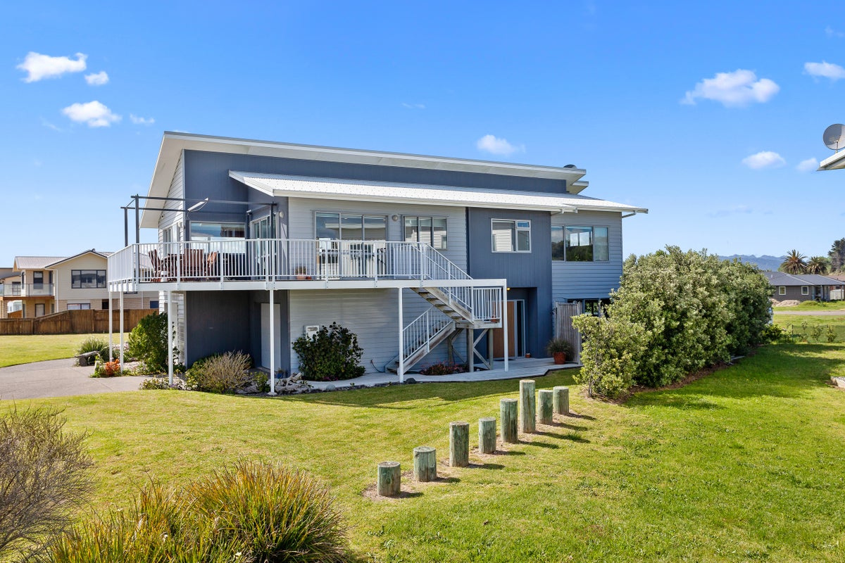 18 Waiotahi Drifts Boulevard, WAIOTAHE, OPOTIKI - Carousel 1