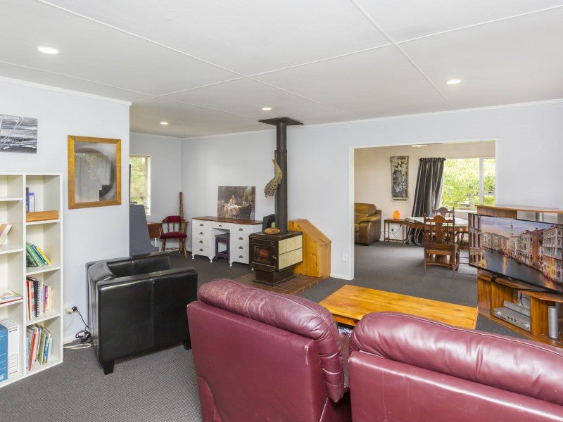 7 Hartford Crescent, Totara Park, Upper Hutt - Carousel 2