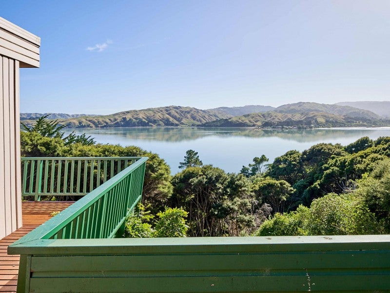 4 Luff Place, Whitby, Porirua - Carousel 1