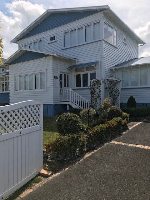 22 Hanlon Crescent, Narrow Neck, Auckland - Carousel 1