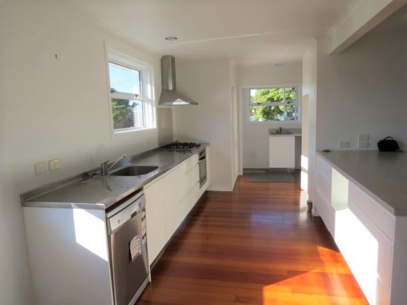 6 Plympton Street, Brooklands, New Plymouth - Carousel 1