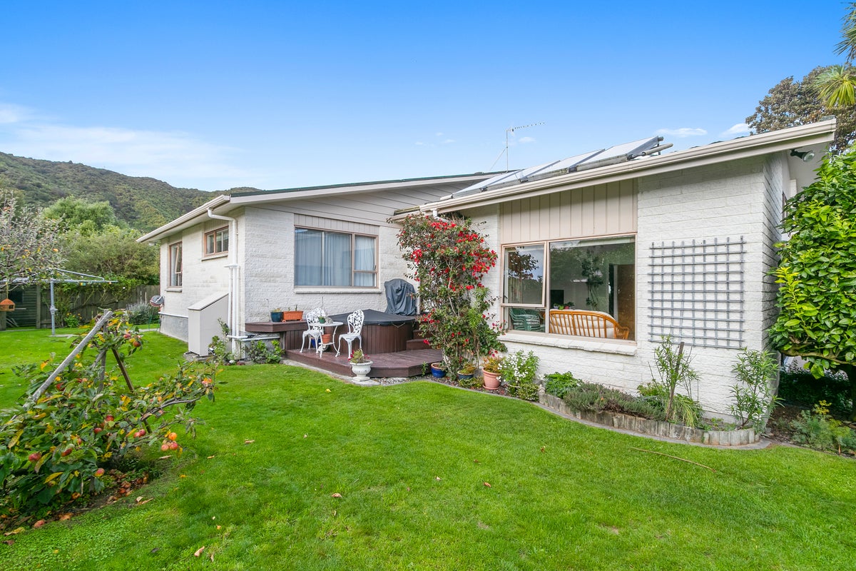 13A Norton Park Avenue, Fairfield, Lower Hutt - Carousel 2