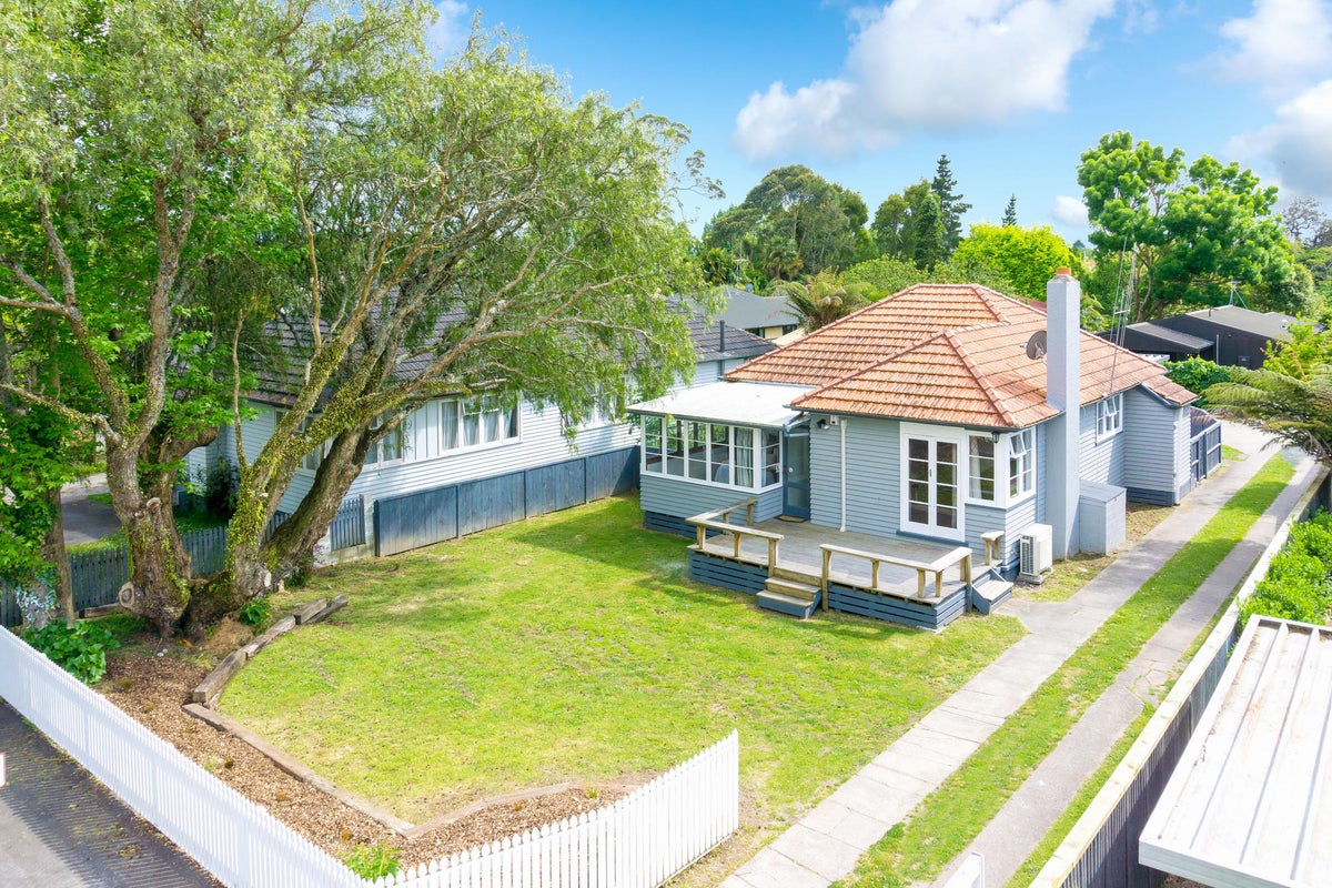 46 Casey Avenue, Fairfield, Hamilton - Carousel 1