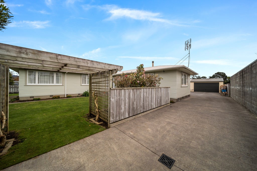 386 South Road, Omata, New Plymouth - Carousel 1