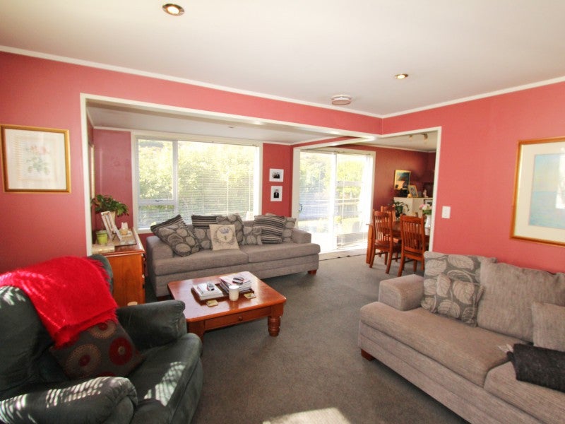20 Bartlett Grove, Tawa, Wellington - Carousel 2