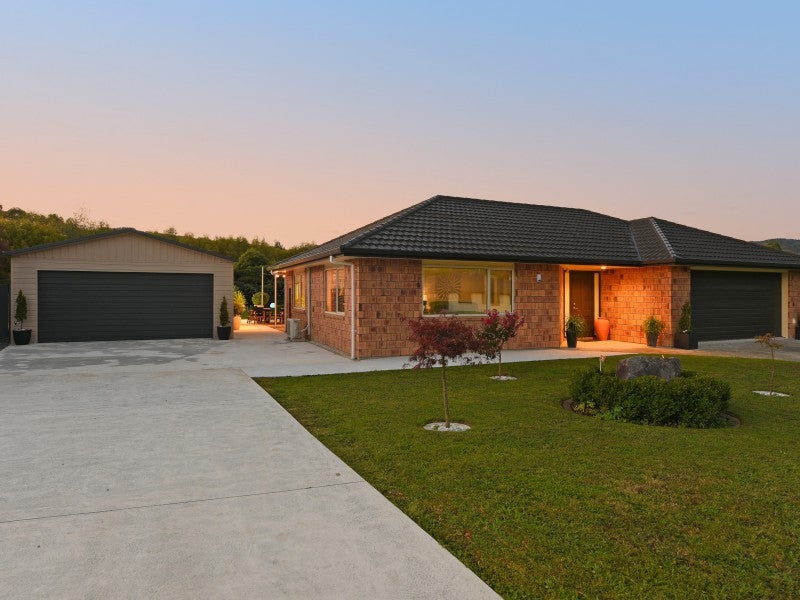 7 Opal Avenue, Timberlea, Upper Hutt - Carousel 1