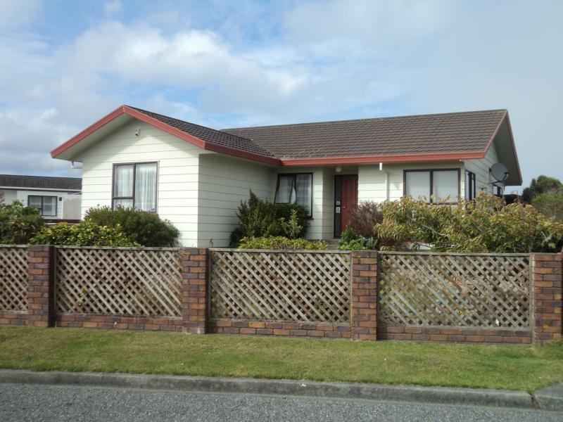 8 Jasmine Grove, Maungaraki, Lower Hutt - Carousel 1