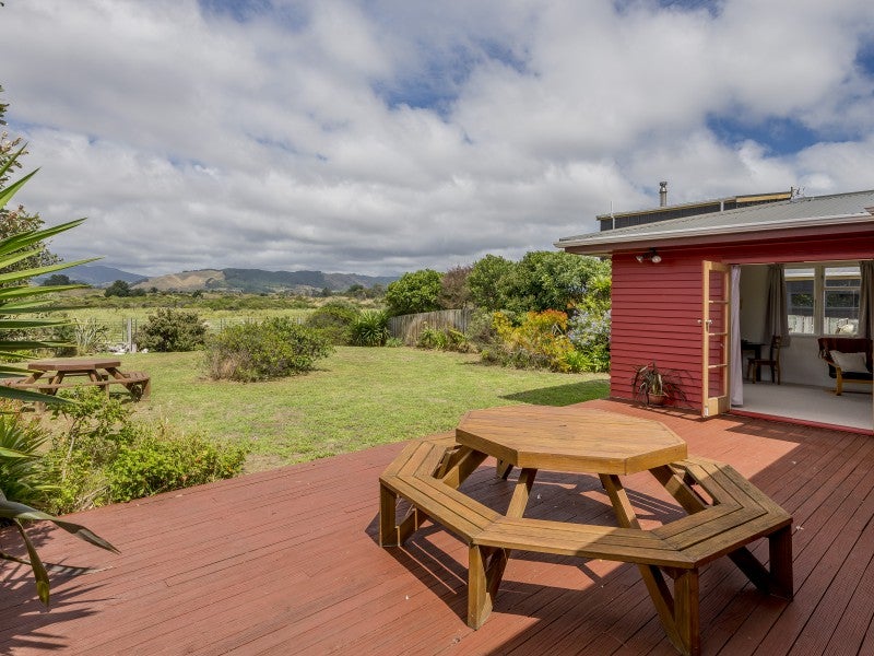 46 Rutherford Drive, Waikanae Beach, Waikanae - Carousel 2
