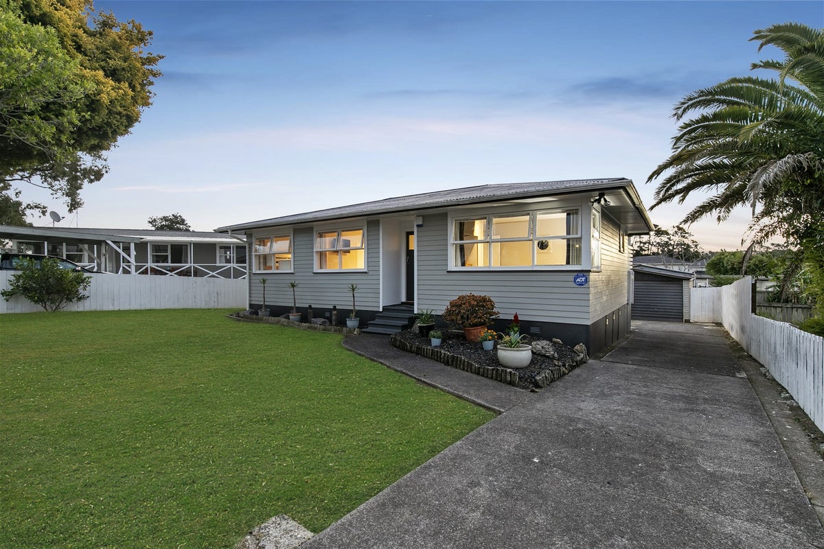 17 Coburg Street, Henderson, Auckland - Carousel 1