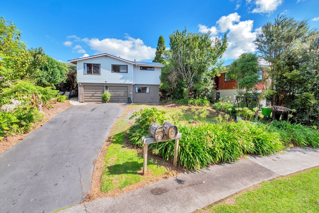 5 Rhonda Place, Opaheke, Papakura - Carousel 1