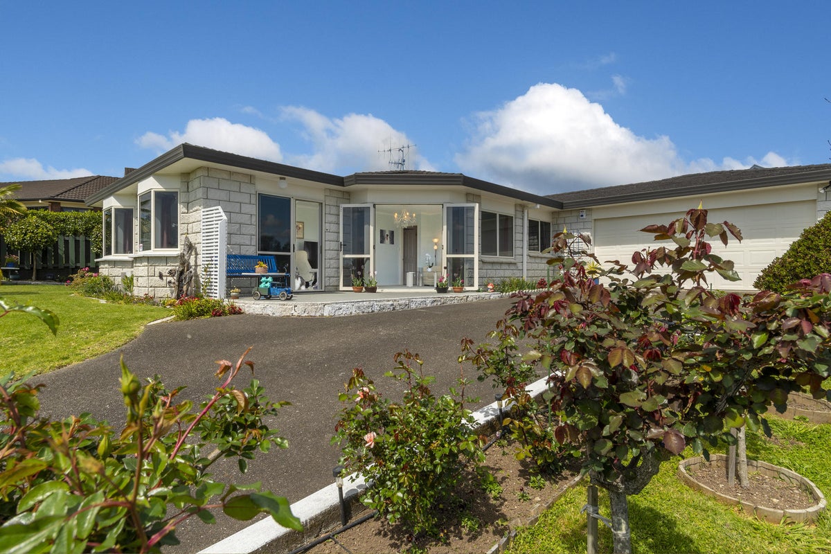 10 Bayvista Close, Welcome Bay, Tauranga - Carousel 1