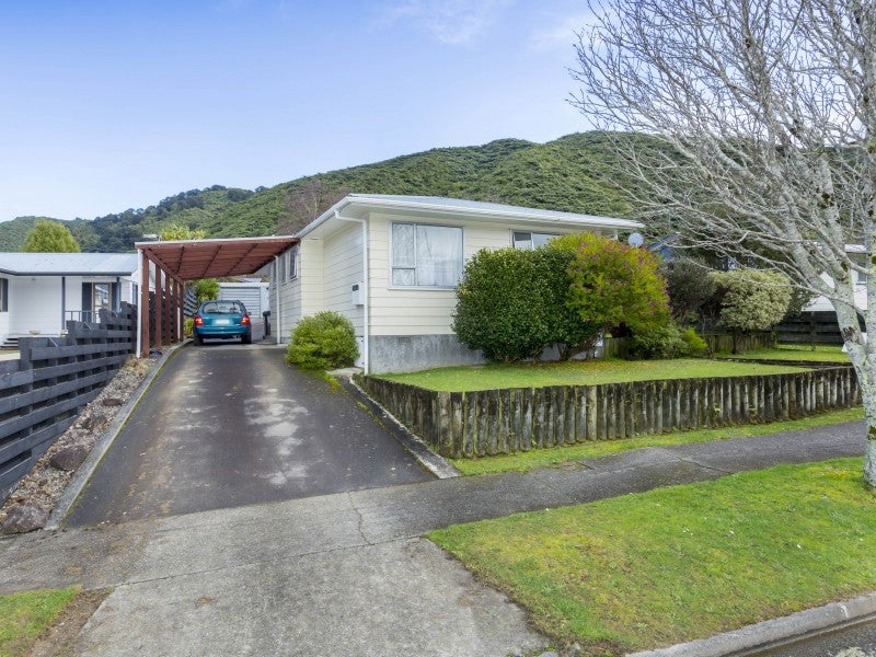 51 Larchmont Grove, Totara Park, Upper Hutt - Carousel 1