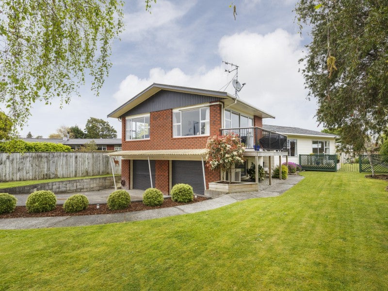 7 Terry Crescent, Milson, Palmerston North - Carousel 1
