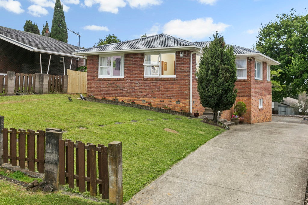 25 Hilling Street, Titirangi, Auckland - Carousel 1
