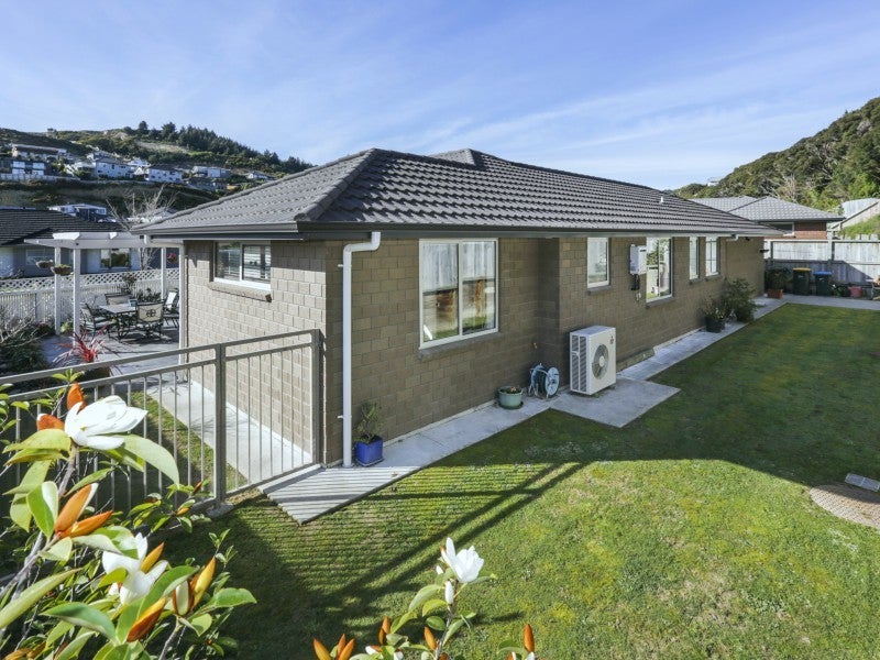 7 Banks Boulevard, Whitby, Porirua - Carousel 2