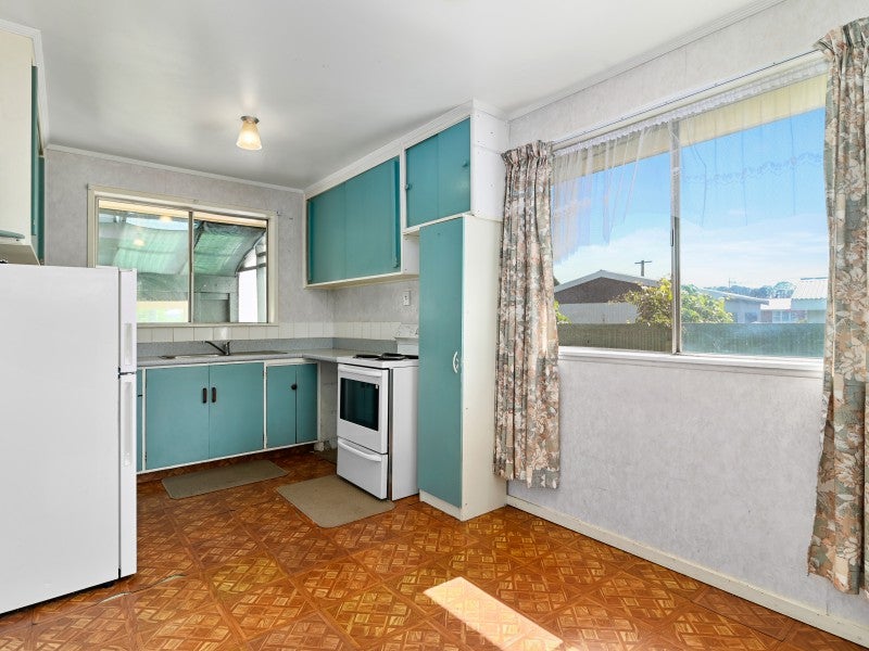 24 Cochrane Street, Fairy Springs, Rotorua - Carousel 2