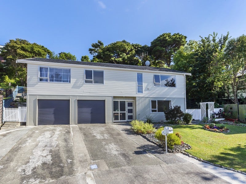 6 Mizzen Place, Whitby, Porirua - Carousel 1