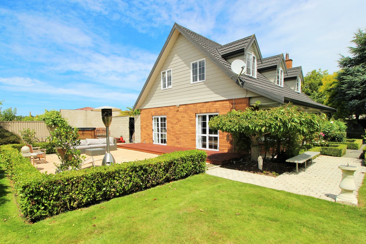 16 Walbrook Crescent, Oamaru North, Oamaru - Carousel 1