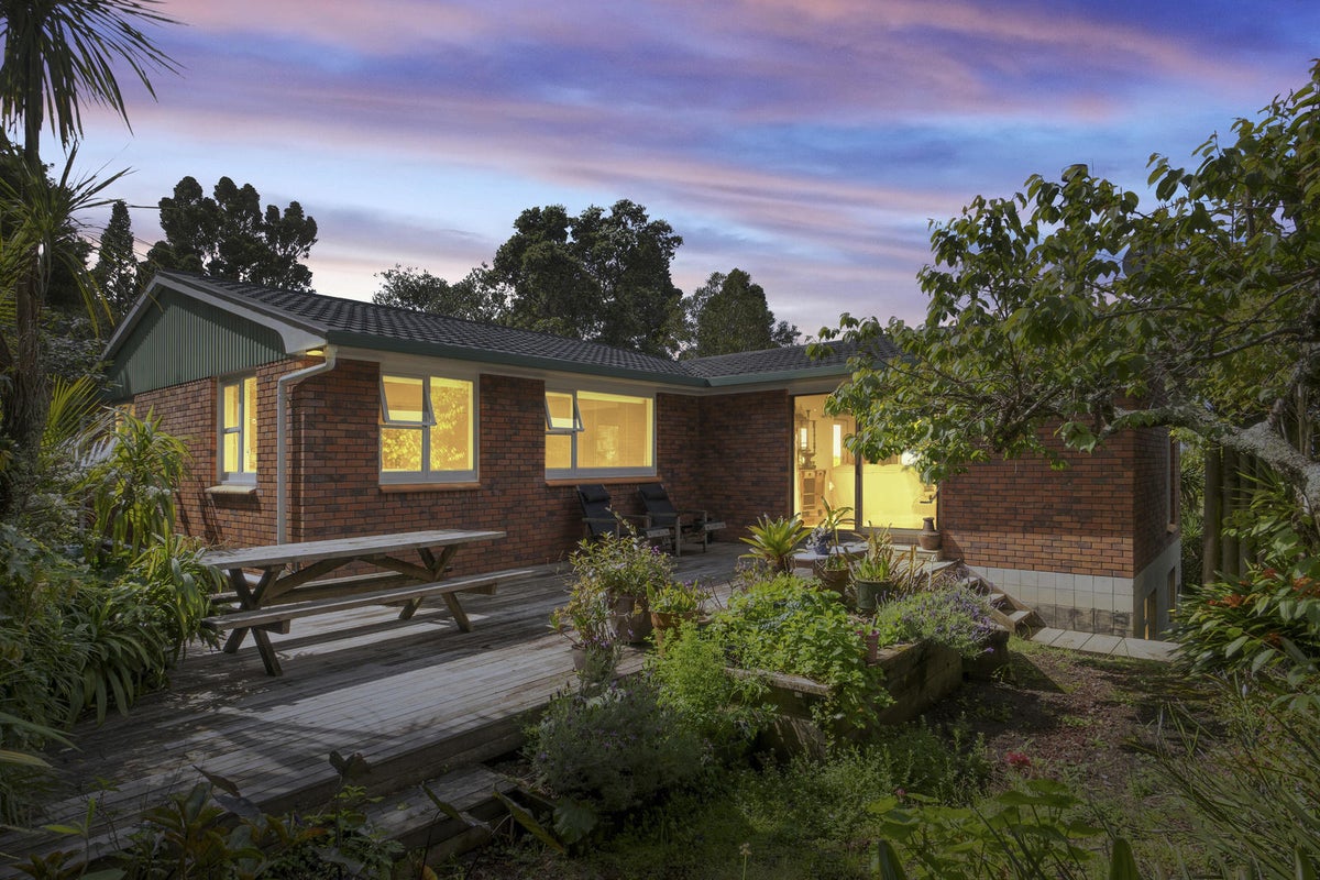 75 Tanekaha Road, Titirangi, Auckland - Carousel 1