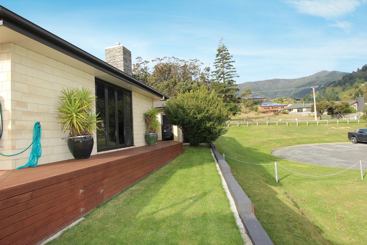 191 Waikawa Road, Waikawa, Picton - Carousel 2