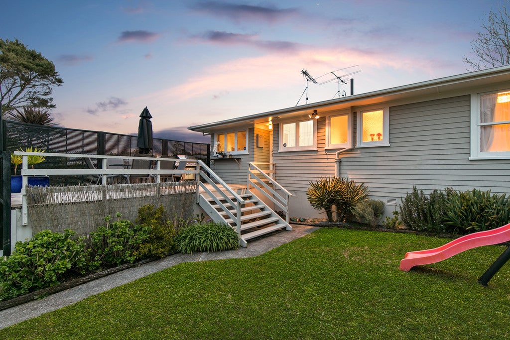 56 Ennis Avenue, Pakuranga Heights, Auckland - Carousel 1