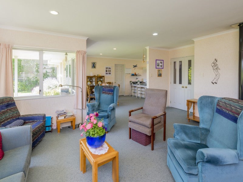 8 Hicks Crescent, Waikanae Beach, Waikanae - Carousel 2