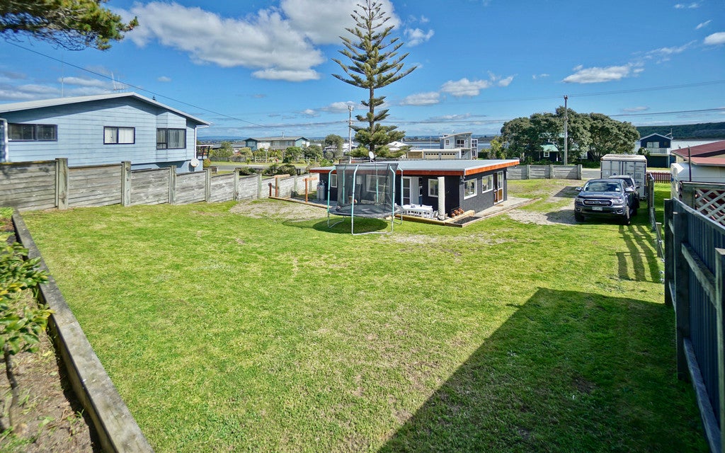 671 Pukehina Parade, Pukehina, Te Puke - Carousel 1