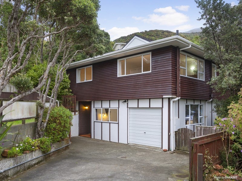 11 Epping Grove, Karori, Wellington - Carousel 2