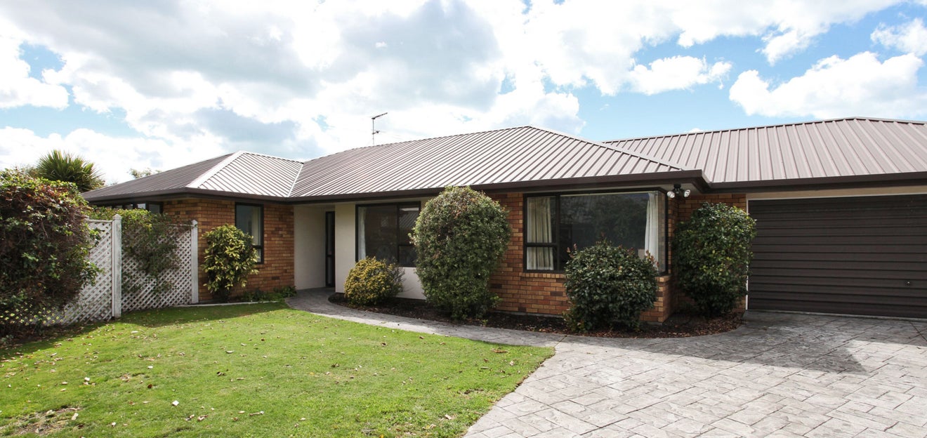 2 Beauford Place, Parklands, Christchurch - Carousel 1