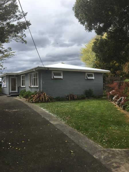 7 Laurel Place, Awapuni, Palmerston North - Carousel 1
