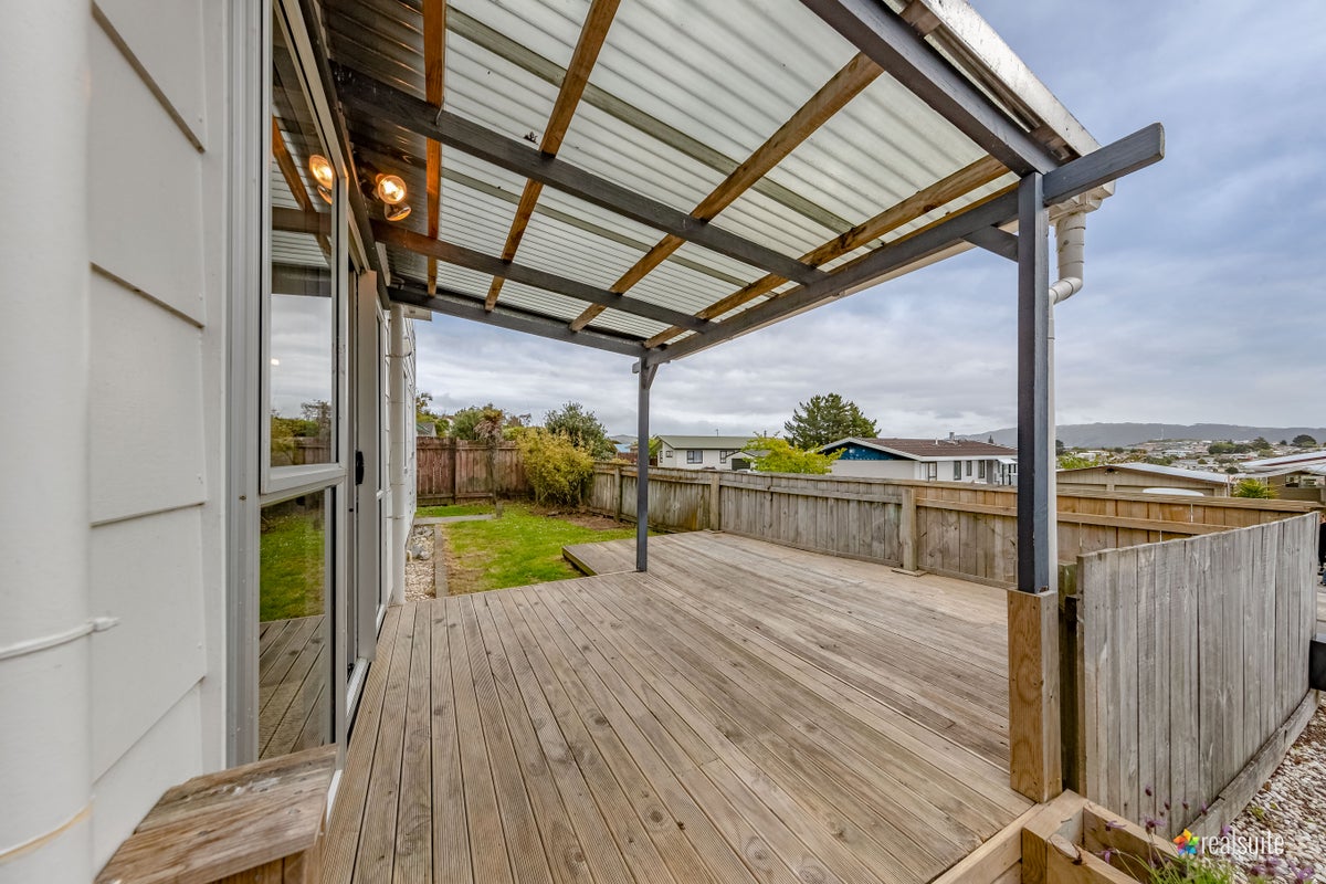 3 Bobstay Lane, Whitby, Porirua - Carousel 2