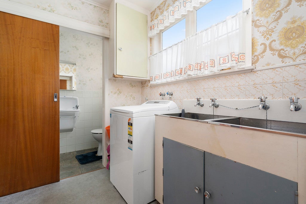 24 Westview Grove, Miramar, Wellington - Carousel 26