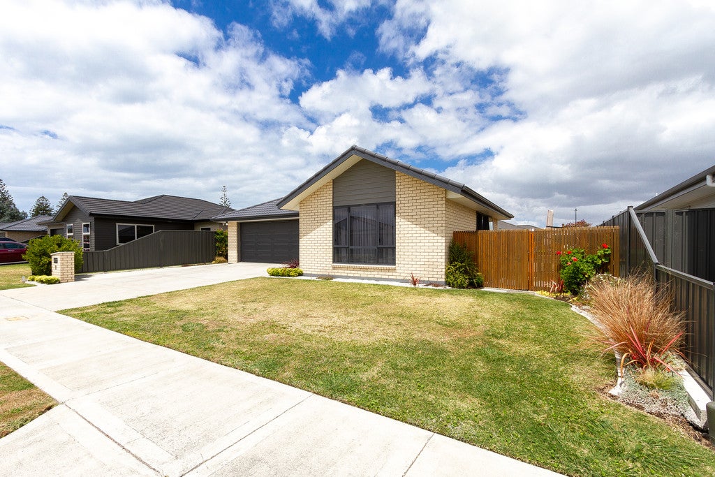 11 Waimakariri Drive, Awatoto, Napier - Carousel 1