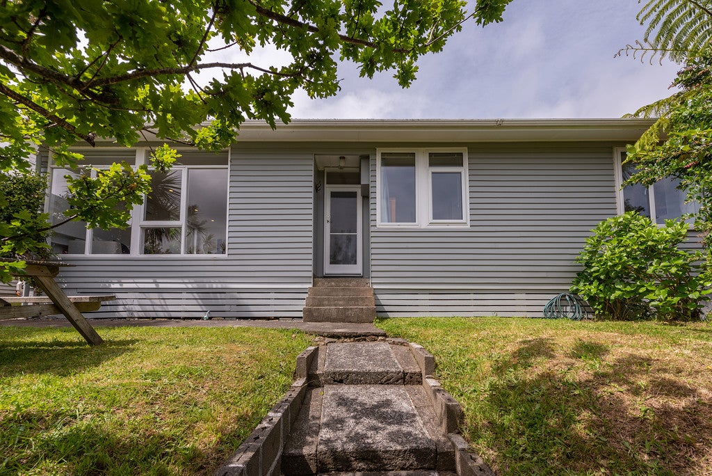 76 Pembroke Road, Northland, Wellington - Carousel 1