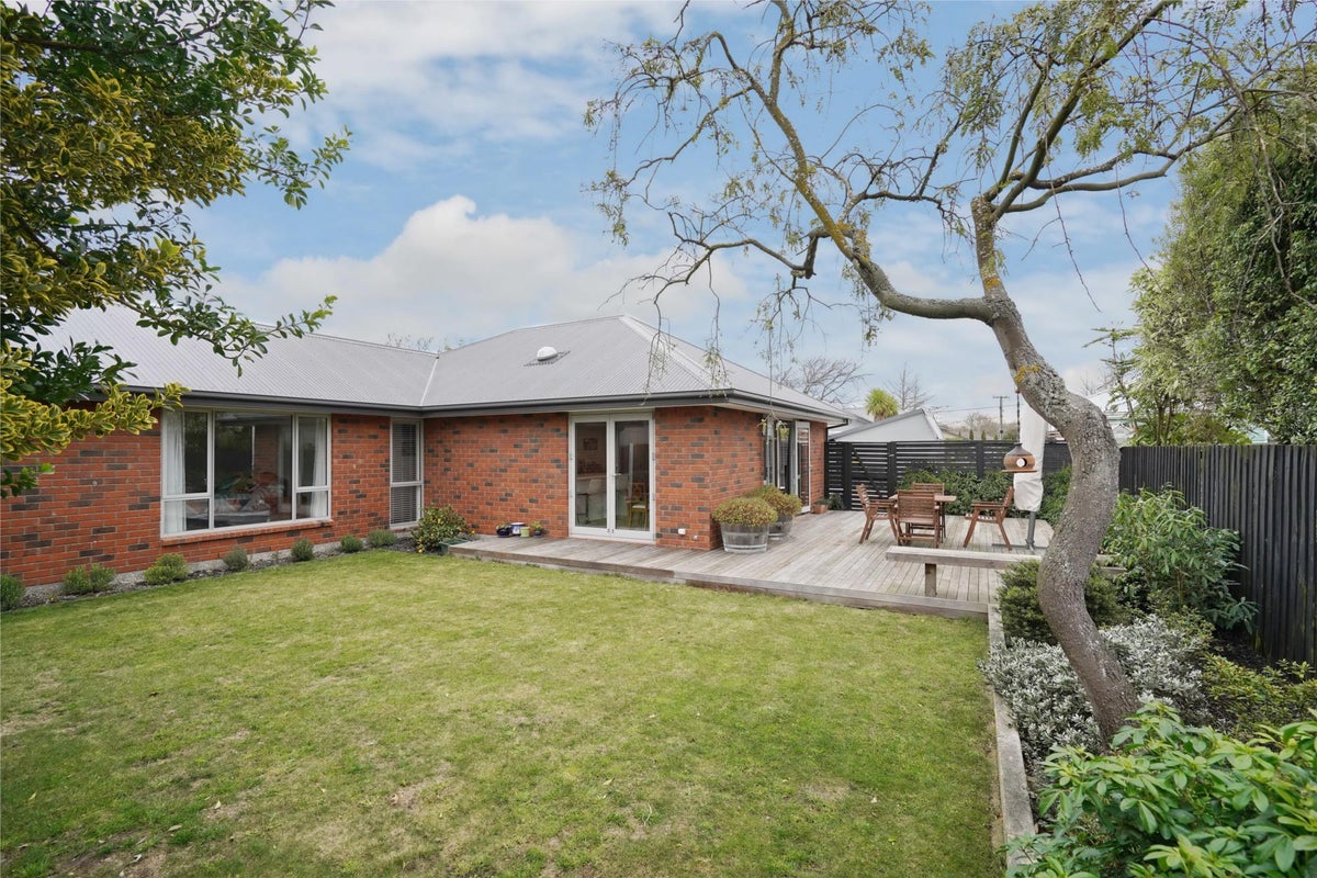 2/27 Ngaio Street, Saint Martins, Christchurch - Carousel 1