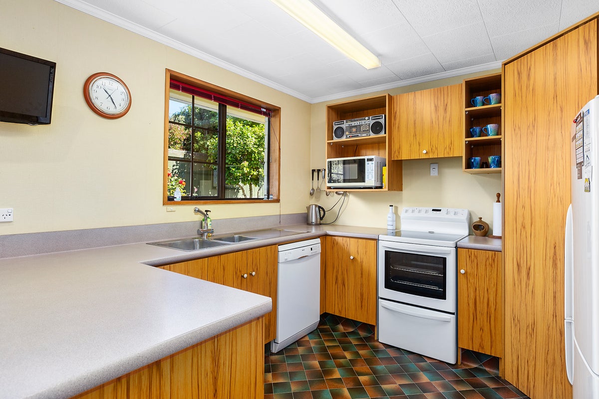 81 Walton Park Avenue, Fairfield, Dunedin - Carousel 2