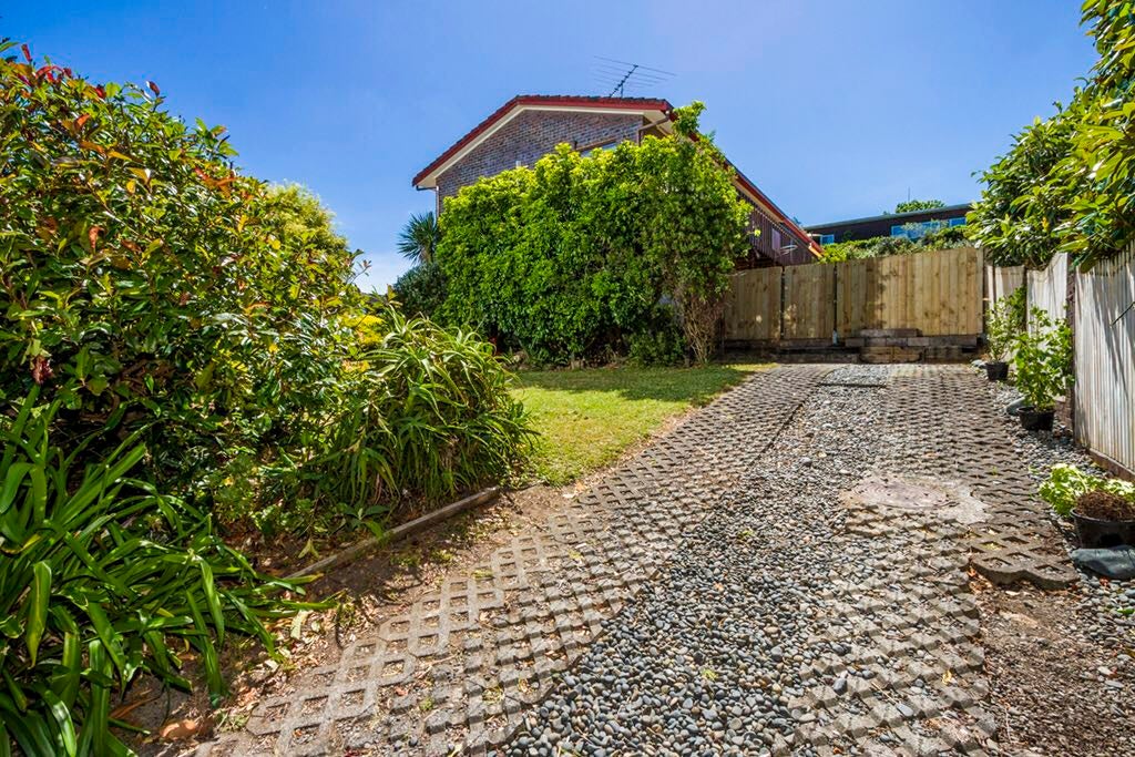 2 Stapleford Crescent, Browns Bay, Auckland - Carousel 1
