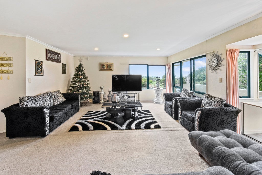 2/11 Silkwood Grove, Totara Heights, Auckland - Carousel 2