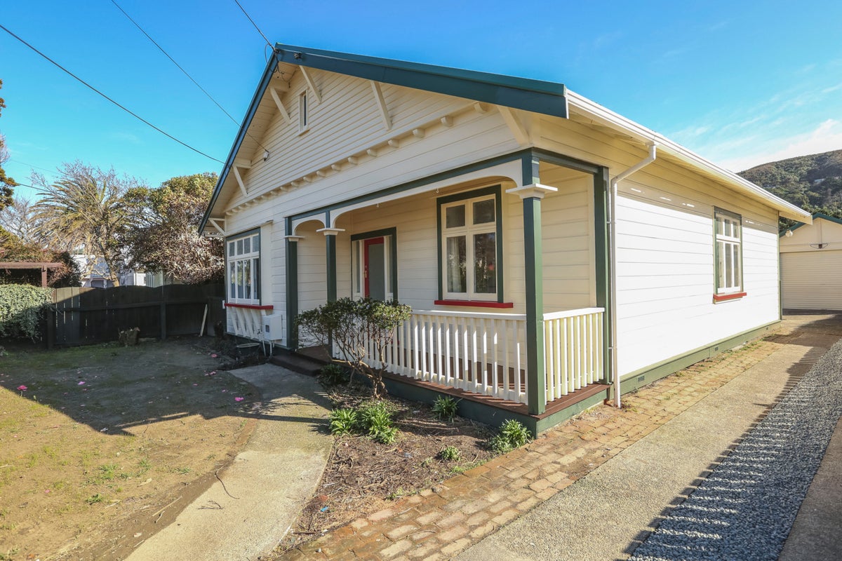 77 Victoria Street, Alicetown, Lower Hutt - Carousel 1