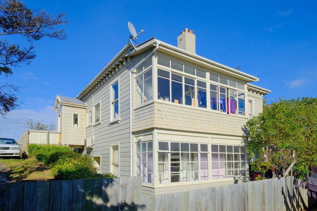 24 English Avenue, Kenmure, Dunedin - Carousel 1