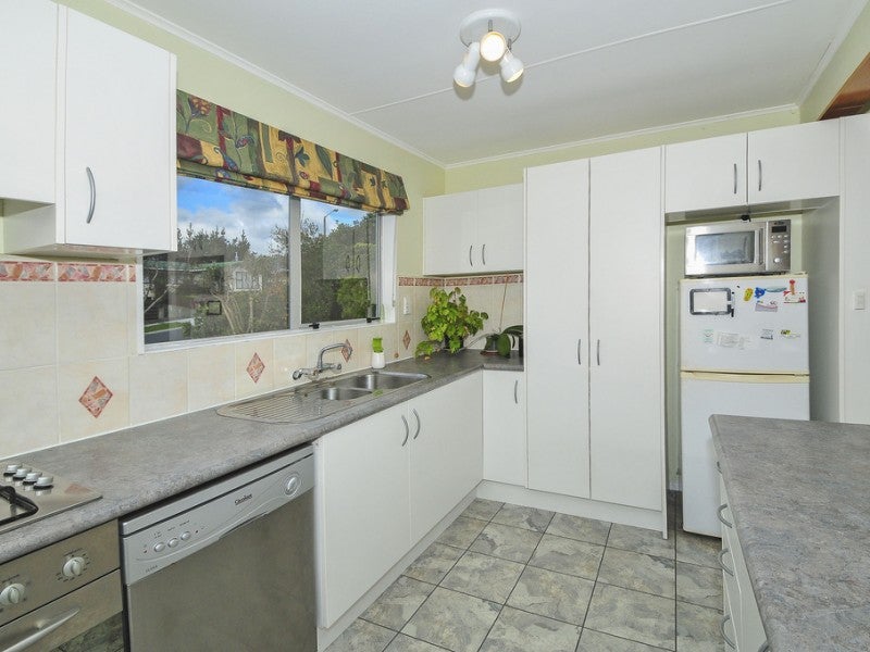 116 Holborn Drive, Stokes Valley, Lower Hutt - Carousel 1