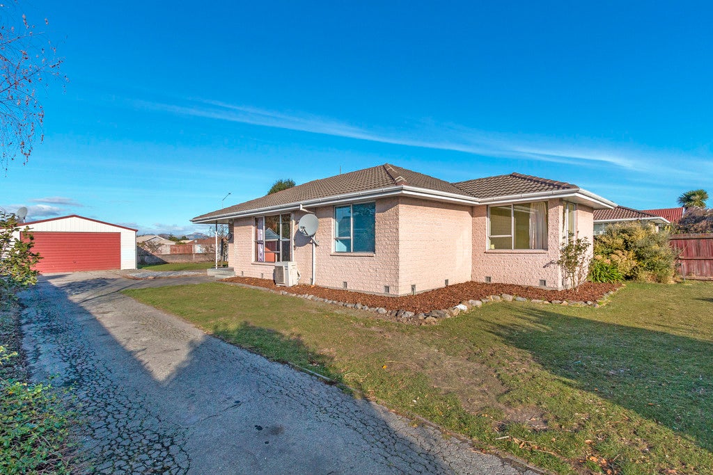 21 Pensacola Crescent, Broomfield, Christchurch - Carousel 1