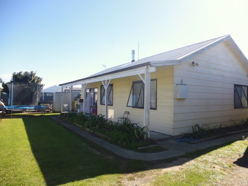 2/6 Kilkee Terrace, Flaxmere, Hastings - Carousel 1