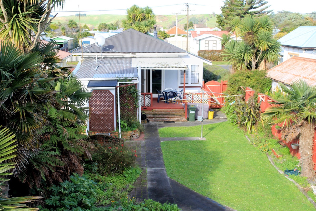 21 Mahoney Street, Whanganui East, Whanganui - Carousel 1