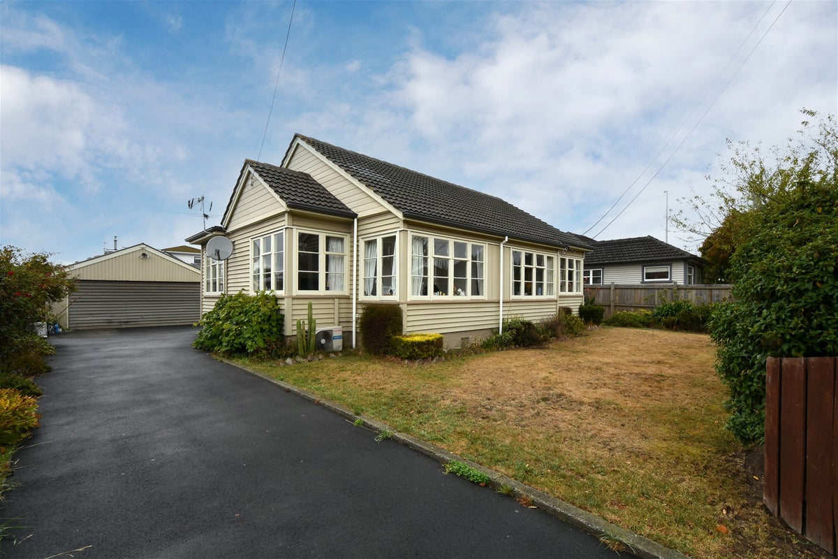 55 Pitcairn Crescent, Bryndwr, Christchurch - Carousel 1
