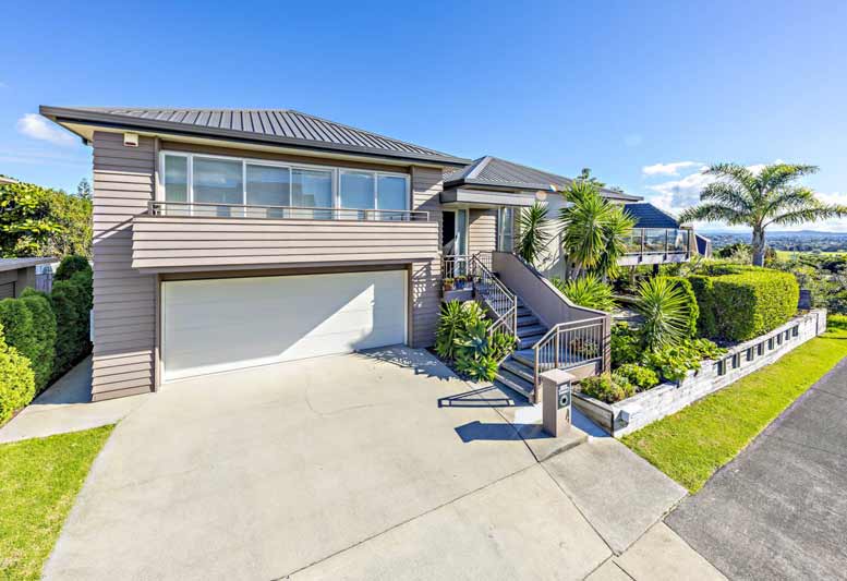 4 McCahill Views, Botany Downs, Auckland - Carousel 1