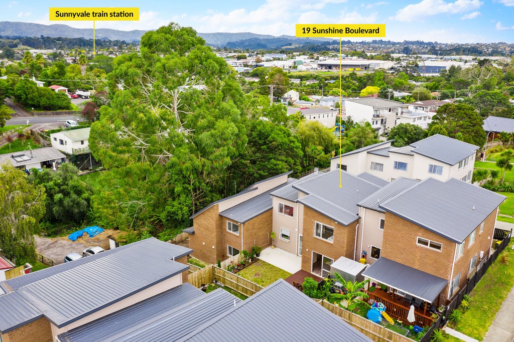 19 Sunshine Boulevard, Sunnyvale, Auckland - Carousel 1