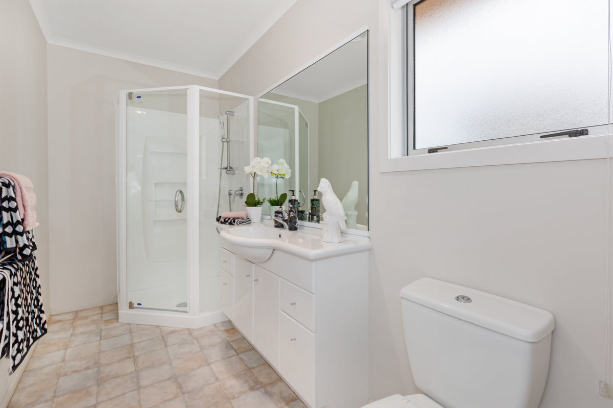 15 Aspiring Terrace, Aotea, Porirua - Carousel 23