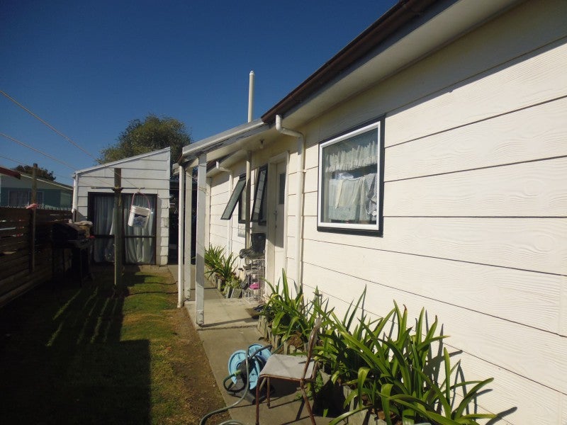 2/6 Kilkee Terrace, Flaxmere, Hastings - Carousel 2