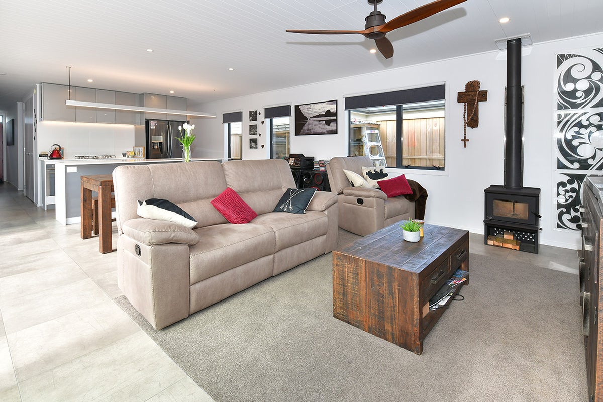 6 Liquidamber Lane, KAUKAPAKAPA, HELENSVILLE - Carousel 2